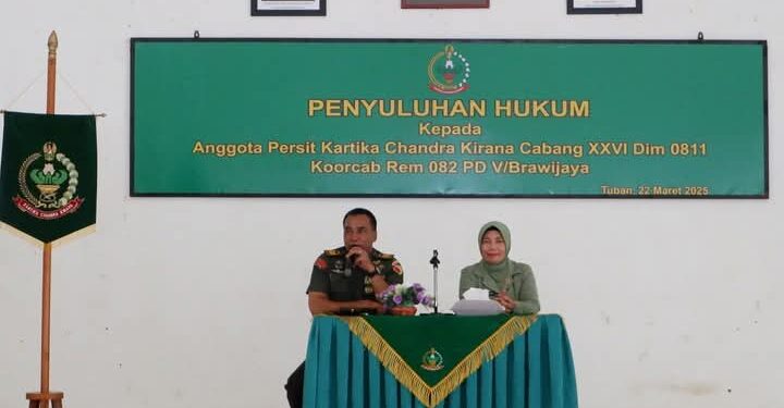 Persit Kartika Chandra Kirana Cabang XXVI Dim 0811 Koorcab Rem PD V/Brawijaya mengikuti Penyuluhan Hukum