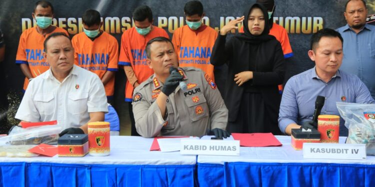 Ditreskrimsus Polda Jatim Ungkap Kasus Oplos LPG di Jombang dan Amankan Empat Tersangka