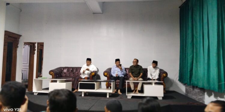 Ayah Bupati Mojokerto Gelar Konferensi Pers Program 100 Hari Kerja Barra-Rizal