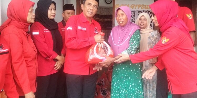 PDI Perjuangan Jatim Berbagi di Bulan Ramadhan