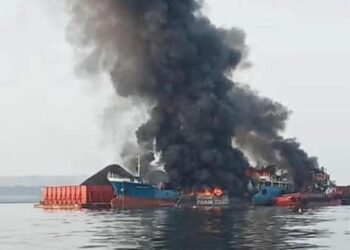 Kapal Tanker MT Ronggolawe Meledak