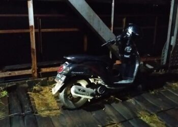 Heboh. Motor Tak Bertuan Disertai Wasiat di Jembatan Lamongan