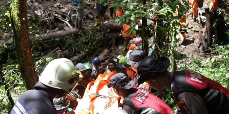Dihari Kedua 9 Korban Longsor di Pacet Mojokerto Ditemukan Polisi dan Tim SAR Gabungan