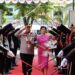 Pedang pora menyambut Kapolres Tuban yang baru AKBP William Cornelis Tanasale dan istri