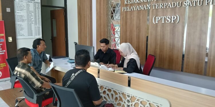 Harus Bayar Rp.800 Ribu Untuk PTSL, Warga Sugihwaras Lamongan Lapor Kejaksaan
