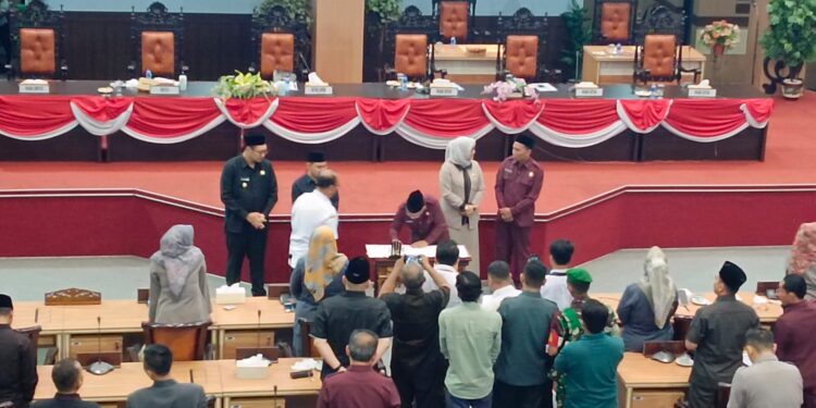 Penyampaian Fraksi DPRD Kabupaten Mojokerto Saat Rapat Paripurna Terhadap Raperda dan LKPJ Bupati