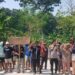 Masyarakat Desa Tluwe Tuban Blokir Akses Jalan Tambang Kuarsa
