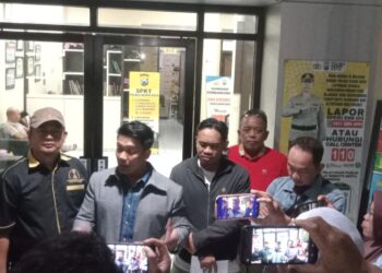 Dilaporkan Polisi, Kepala SMKN 1 Kota Kediri  PERSEKUSI WARTAWAN dengan SAJAM CELURIT