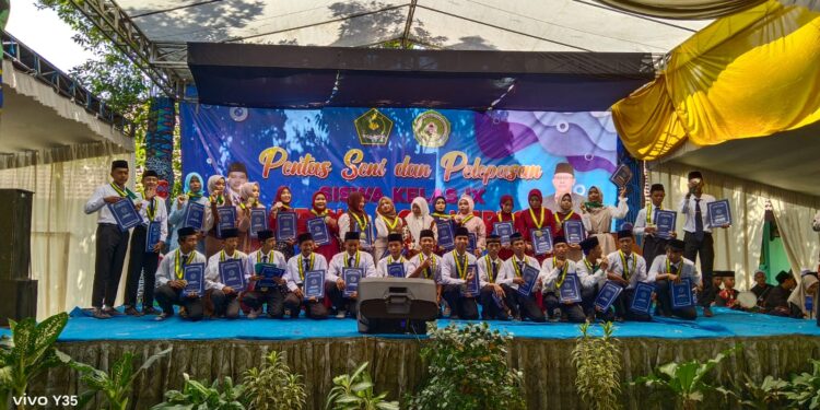 Perpisahan Siswa Kelas IX MTs Negeri 3 Mojokerto Berlangsung Meriah