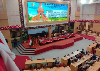Bupati Mojokerto Didepan Sidang Paripurna Sampaikan Rancangan Perubahan KUA dan PPAS Tahun Anggaran 2025