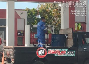 Diduga Langgar Aturan, SPBU 53.623.22 di Jenu Tuban Biarkan Pembeli Isi Solar ke Drum Sendiri