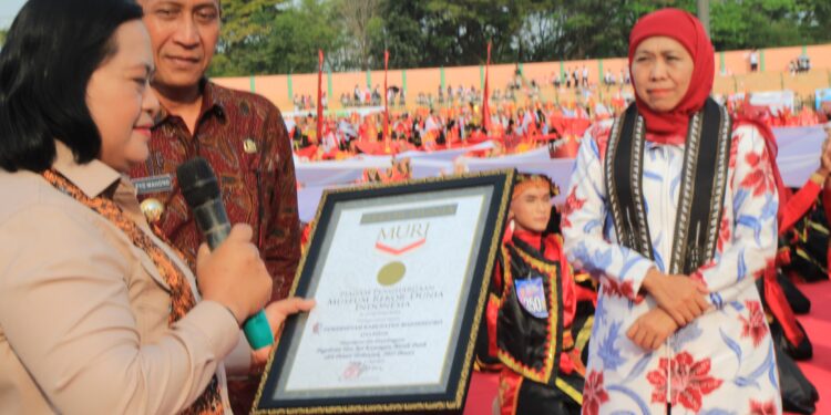 BOJONEGORO CATATKAN SEJARAH: 2025 PENARI PECAHKAN REKOR MURI DALAM PEGELARAN TARI API KAYANGAN MERAH PUTIH