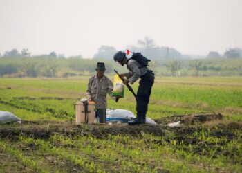 247 Siswa SPN Polda Jatim , Gelar Ekspedisi Darat, Bagikan 800 Bendera dan Bansos