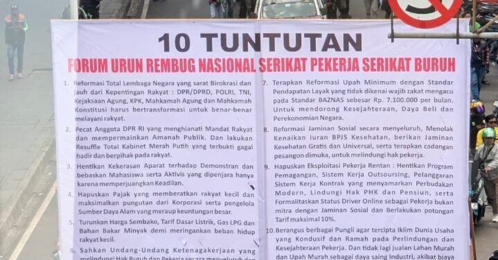 10 Tuntutan Buruh Menggema di Jalanan: “Bangkit, Bergerak, Hancurkan Tirani!”