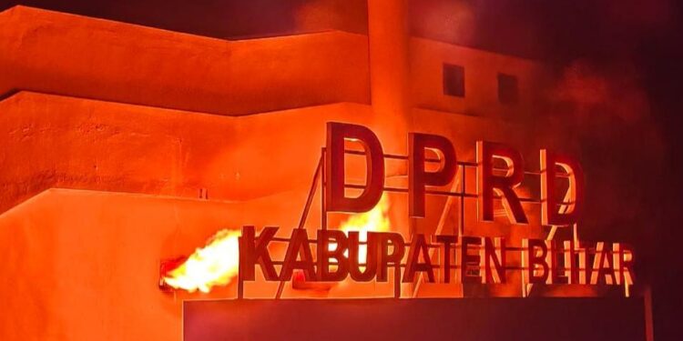 Total Kerugian Rp10 Miliar, 41 Pelaku Ditangkap, Dibalik Kerusuhan DPRD Kabupaten Blitar