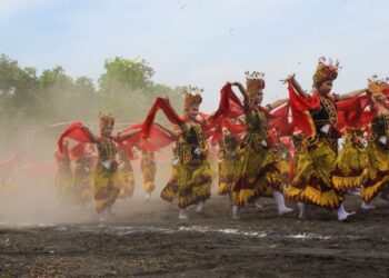Gandrung Sewu 2025:, “Selendang Sang Gandrung”, Ketika Ribuan Gerak Menyulam Cinta dan Warisan Budaya