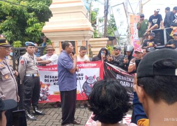 Diduga Gelapkan Dana Rp1,1 Miliar, Kades Kepohagung Dikepung Amarah Warga