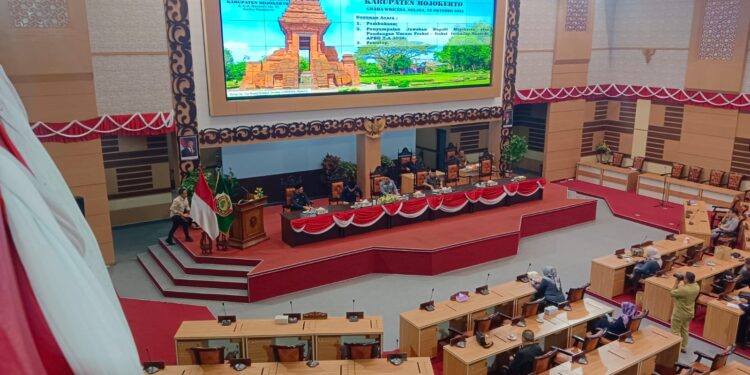 Pemkab Mojokerto Jawab Tuntas Pandangan Fraksi, Bupati Gus Barra Tekankan Transformasi Fiskal dan Digitalisasi