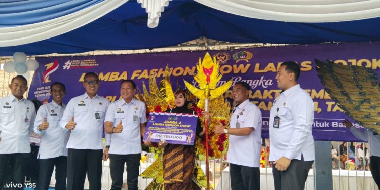Kreativitas Warga Binaan Lapas Mojokerto Memukau: Fashion Show Hari Pahlawan Dapat Apresiasi Khusus dari Kakanwil Kadiono