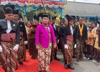 Paku Buwono XIV Susun Struktur Bebadan Baru: Konsolidasi Kekuasaan dan Modernisasi Keraton Solo