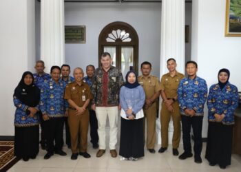 Kunjungan Mendadak Konjen Australia ke Tuban Picu Banyak Spekulasi: Ada Agenda Strategis?