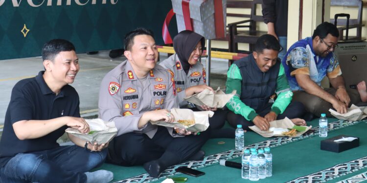 Kapolres Mojokerto Kota Sarapan Bareng MSP dan Ojol