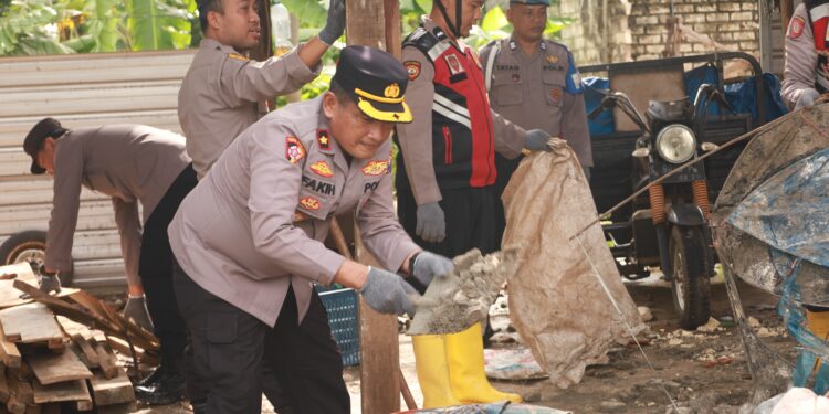 Puluhan Rumah Rusak, Polres Tuban Gerak Cepat Lakukan Pemulihan Pasca puting Beliung