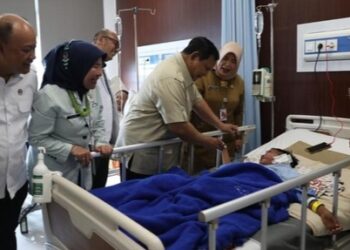 Prabowo Menjenguk Korban Insiden MBG di Kalibaru, Negara Hadir Lewat Empati dan Evaluasi