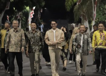 “Maharupa Wastra Tuban: Karnaval Batik Gedog 2025 Jadi Panggung Kreativitas Anak Muda”