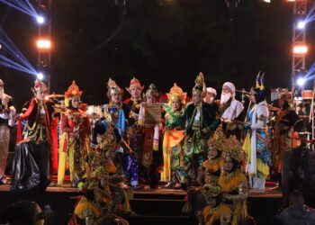 Karya Cinta di Bawah Langit Basah: Malam Puncak Hari Jadi Tuban ke-732 Suguhkan Perayaan Penuh Kolaborasi dan Harapan