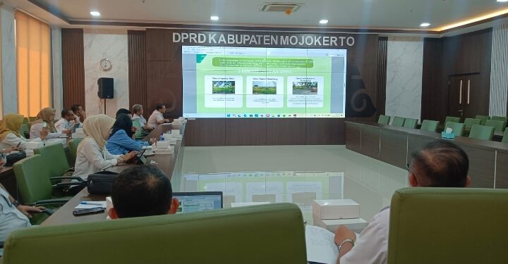 RDP DPRD Kabupaten Mojokerto  Soroti Izin MBG