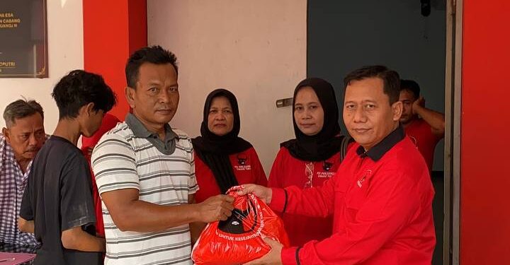 PDIP Tuban Bagikan 2500 Sembako