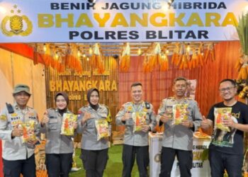 Prabowo Tinjau Benih Jagung Bhayangkara