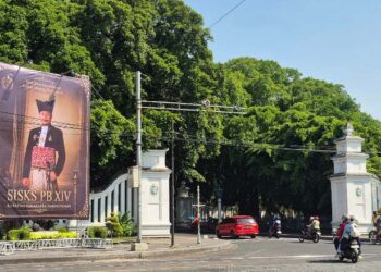 Baliho Raksasa PB XIV Mangkubumi Muncul di Gladag, Peneguhan Tahta Keraton Solo Kembali Menguat