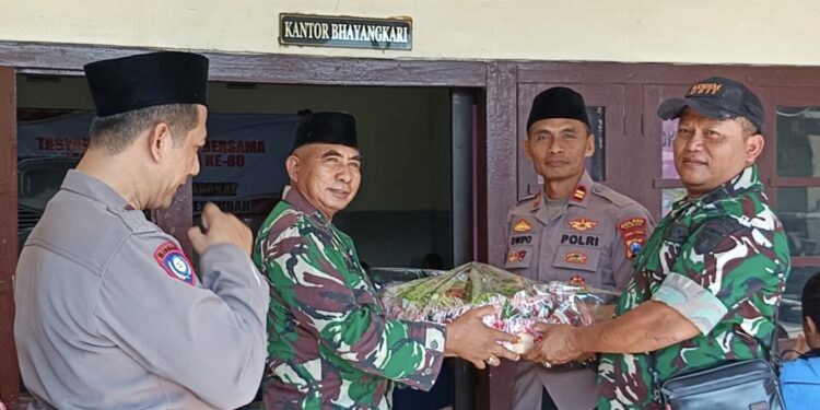 Sinergitas Tanpa Sekat! Koramil 0811/12 Bancar Tuban Bersama Tiga Pilar “Gerebek” Mapolsek Bancar di Hari Bhayangkara Ke-80