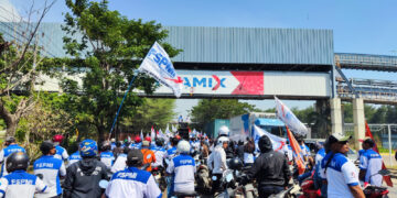 Demo Buruh Tutup Akses Pantura Tuban