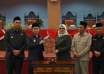 DPRD Mojokerto Setujui Pencabutan Empat Perda, Gus Barra Soroti Tumpang Tindih Regulasi DPRD Mojokerto Setujui Pencabutan Empat Perda, Gus Barra Soroti Tumpang Tindih Regulasi