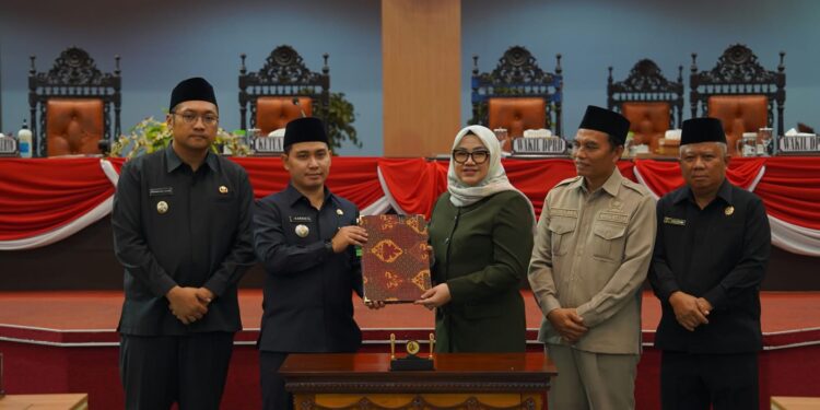 DPRD Mojokerto Setujui Pencabutan Empat Perda, Gus Barra Soroti Tumpang Tindih Regulasi DPRD Mojokerto Setujui Pencabutan Empat Perda, Gus Barra Soroti Tumpang Tindih Regulasi
