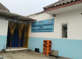 SISWI SD DI MOJOKERTO DIDUGA TERTANCAP DURI IKAN MENU MBG, KEPALA SPPG DISEBUT USIR WARTAWAN