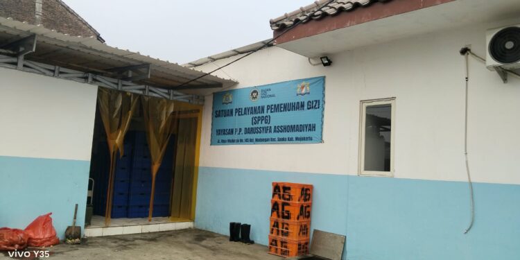 SISWI SD DI MOJOKERTO DIDUGA TERTANCAP DURI IKAN MENU MBG, KEPALA SPPG DISEBUT USIR WARTAWAN